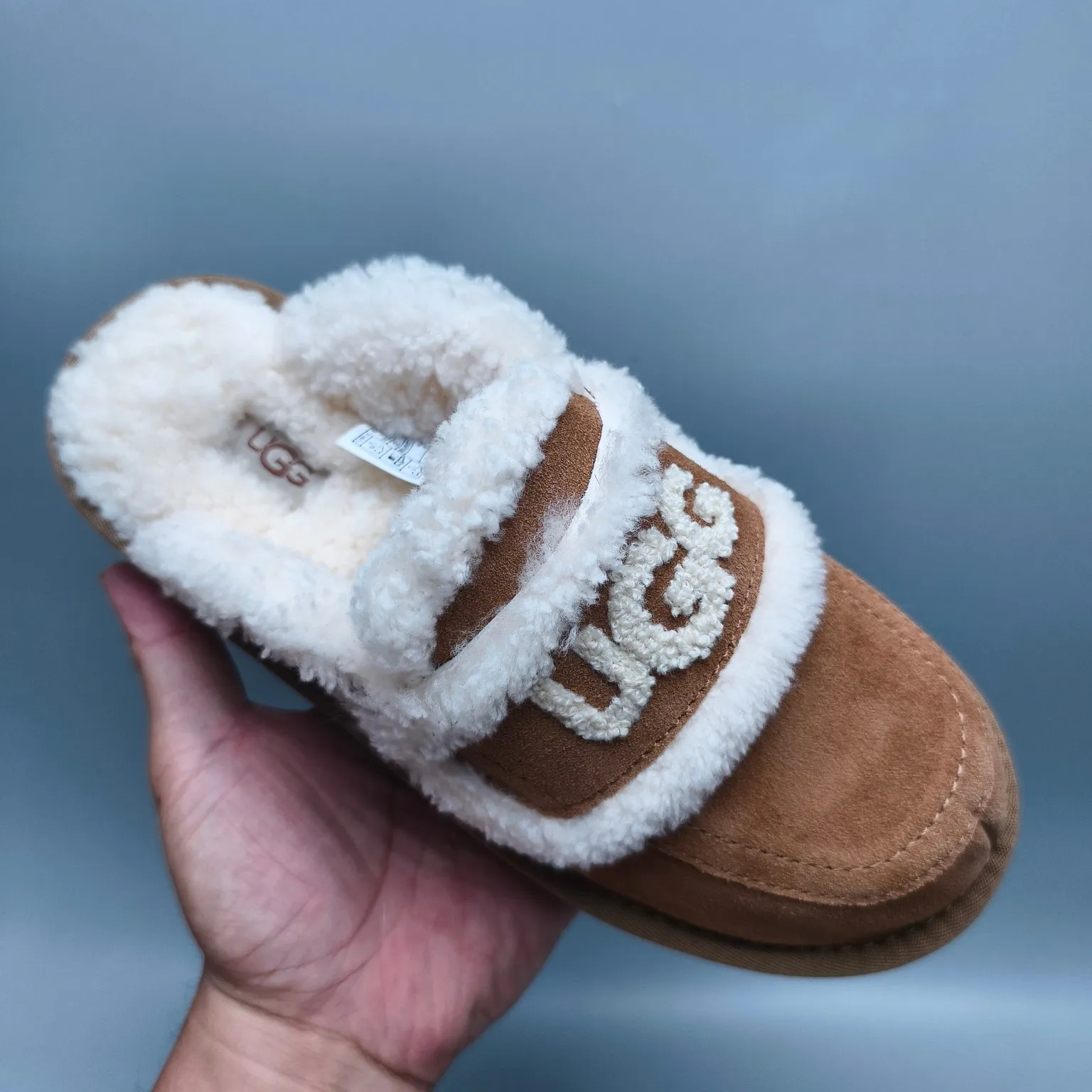 💰480 UGG sheepskin all-in-one snow boots 1208 Thick-soled curly fur casual fur flip flops with large logo Color: maroon sand antelope brown black chocolate Code number: 35-40 yards